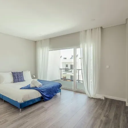 Apartamento Moradia Familiar V4 Com Piscina *