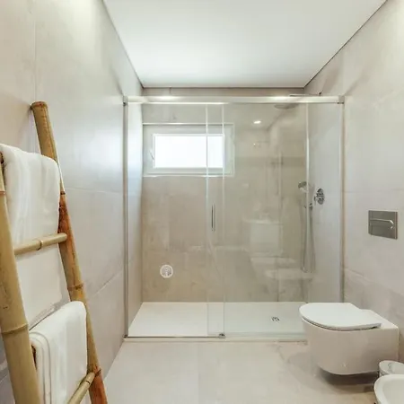 Moradia Familiar V4 Com Piscina Apartamento Fernão Ferro
