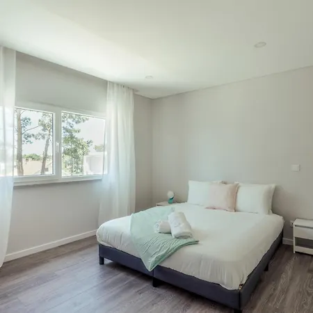 Apartamento Moradia Familiar V4 Com Piscina *