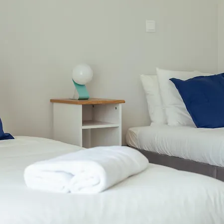 Apartamento Moradia Familiar V4 Com Piscina