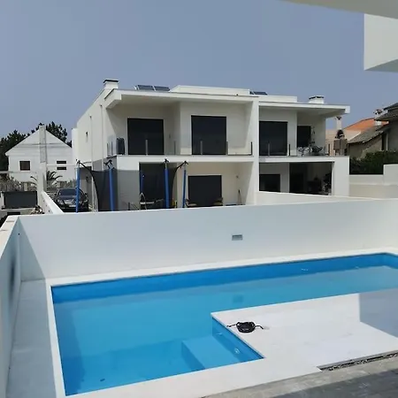 Moradia Familiar V4 Com Piscina Appartamento Fernão Ferro
